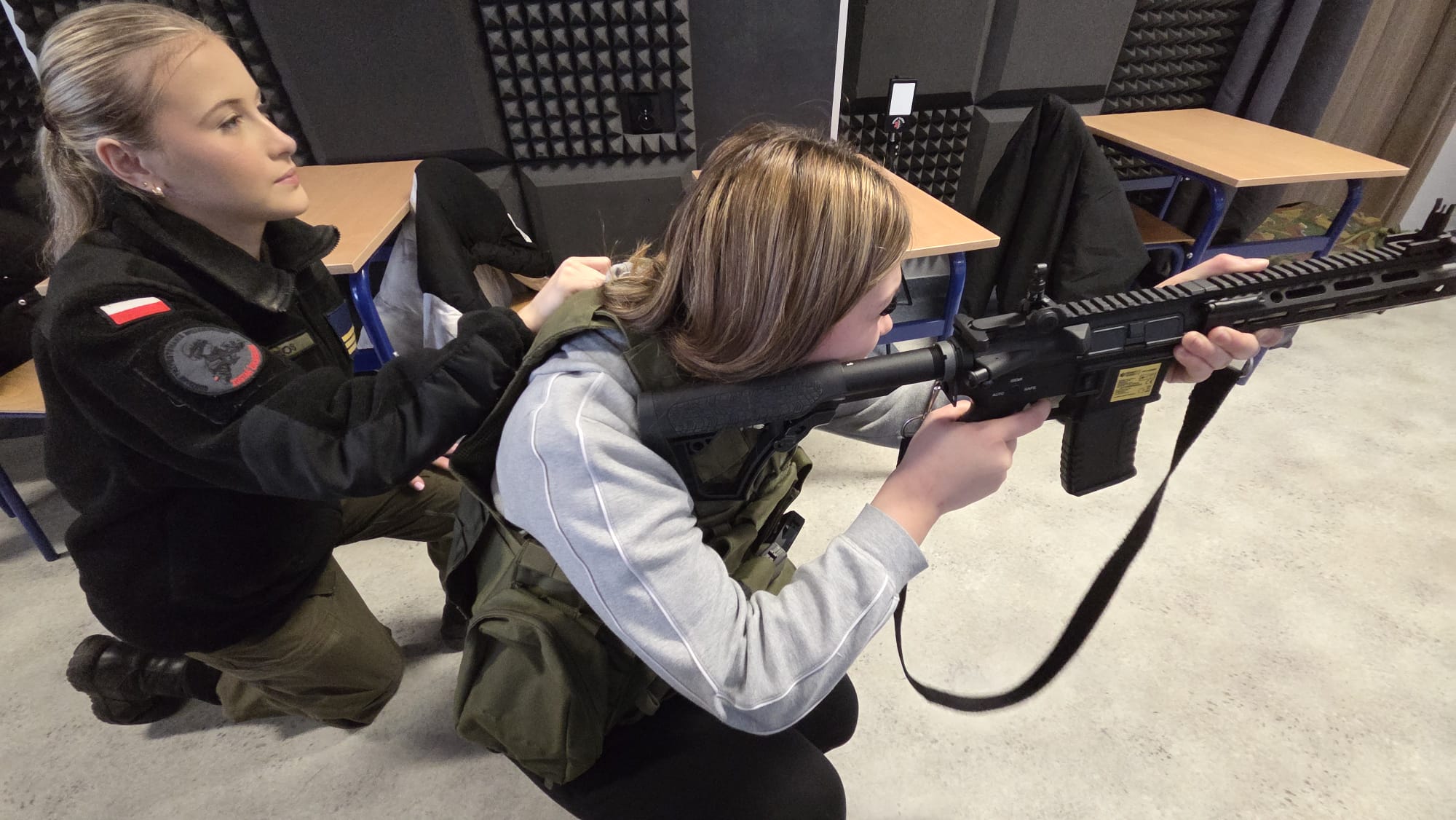 Ósmoklasiści na strzelnicy